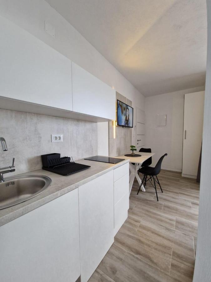 Elegance Dream Apartment 네움 외부 사진